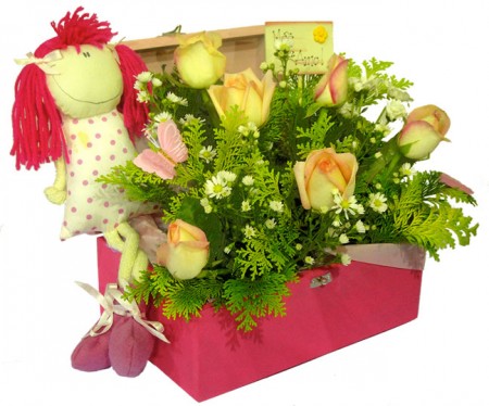 Baú com Boneca e Rosas - um lindo presente